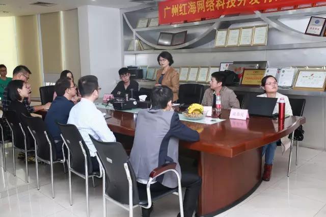 图为吴超英主任评估师就CMMI3现场评估的规范和要求作解说